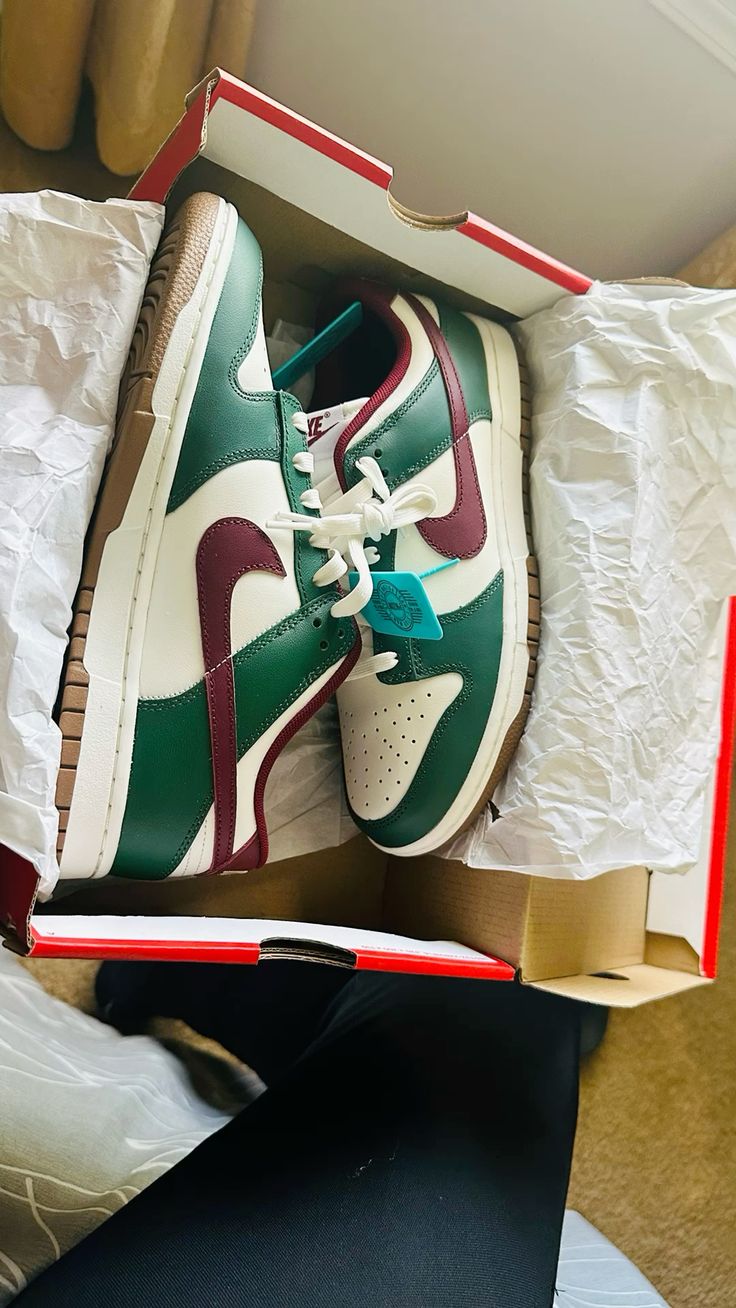 Nike Dunk Low Retro Gorge Green