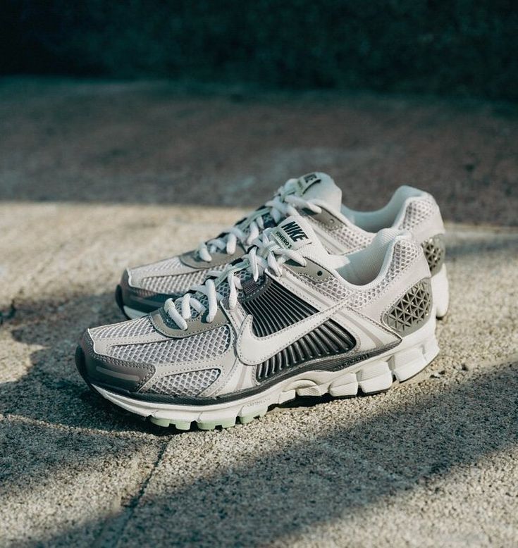Nike Unisex Sneakers Zoom Vomero 5 Cobblestone