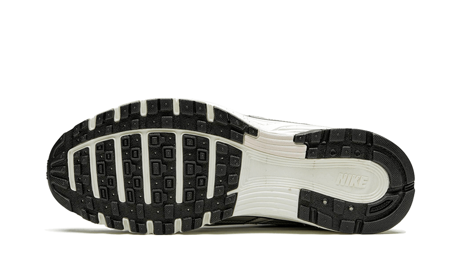 Nike Unisex Sneakers P-6000 Metallic Silver